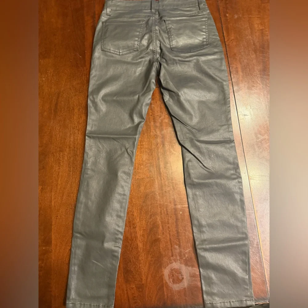 Stylish Women's Charcoal Skinny Jeans - Picture 2 of 3